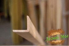 Деревянный уголок сучковый